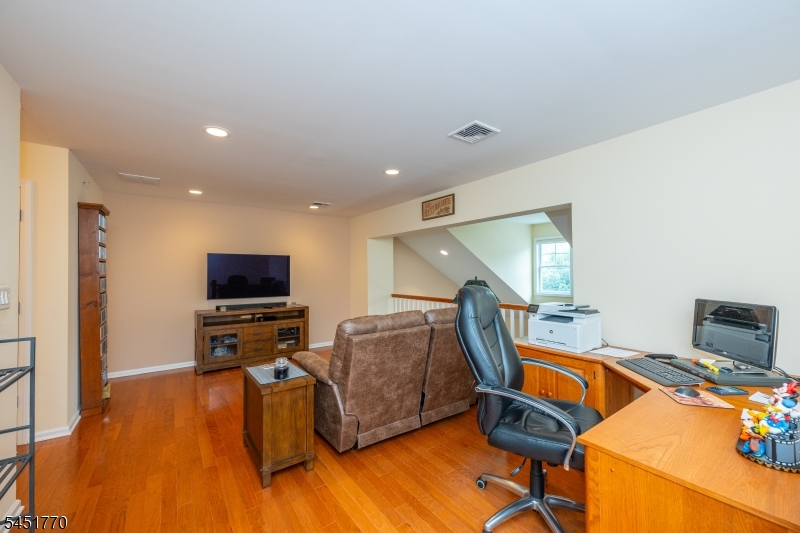 814 River Pl Property Photo 12