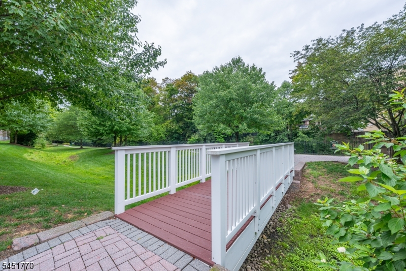 814 River Pl Property Photo 26