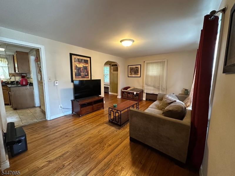 1129 Caldwell Ave Property Photo 5