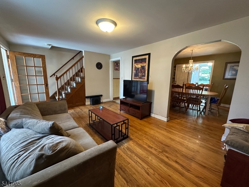 1129 Caldwell Ave Property Photo 6