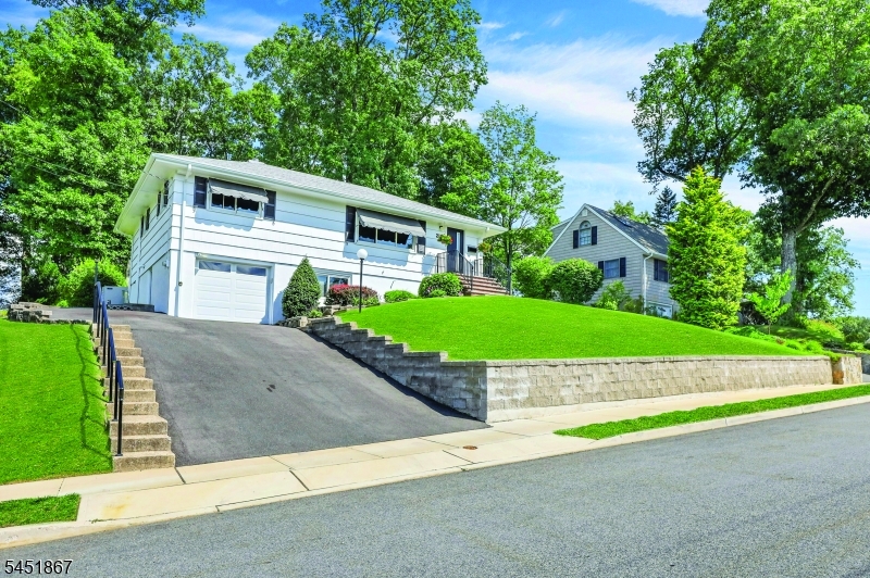 37 Hilltop Ter Property Photo 1