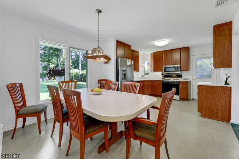 37 Hilltop Ter Property Photo 5