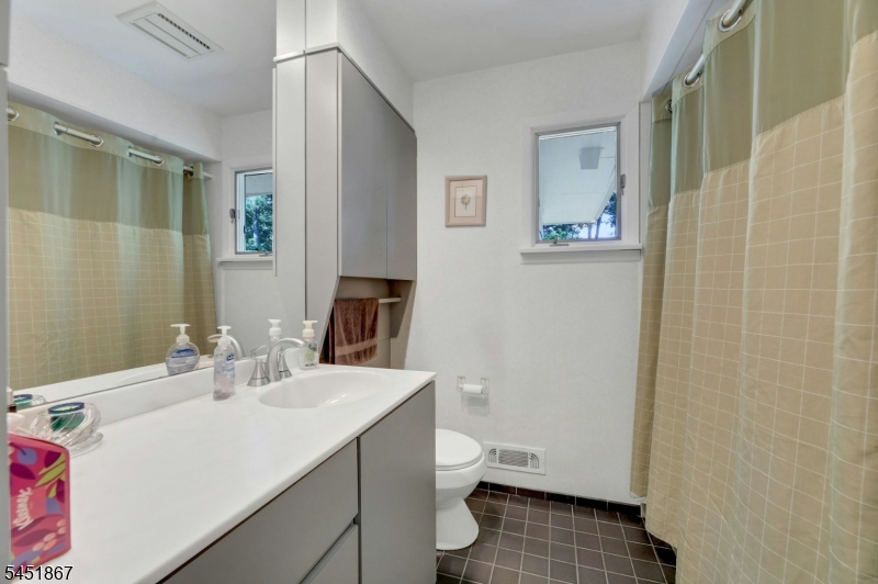 37 Hilltop Ter Property Photo 13