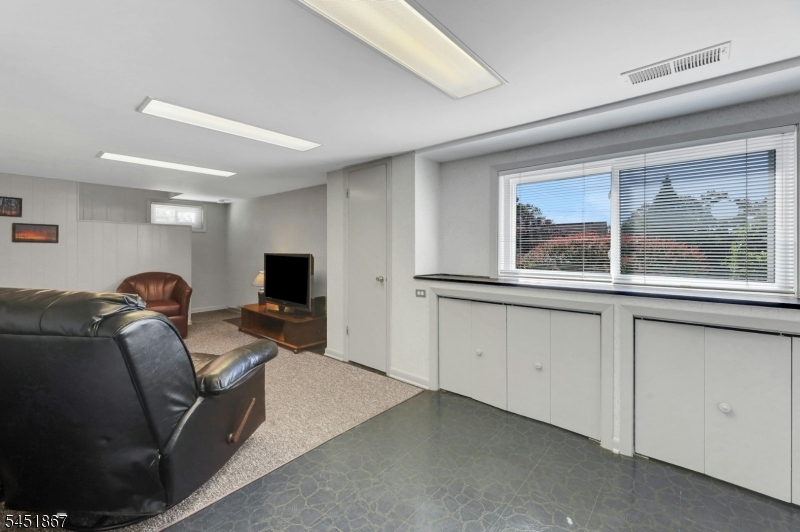 37 Hilltop Ter Property Photo 15
