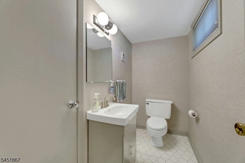 37 Hilltop Ter Property Photo 17