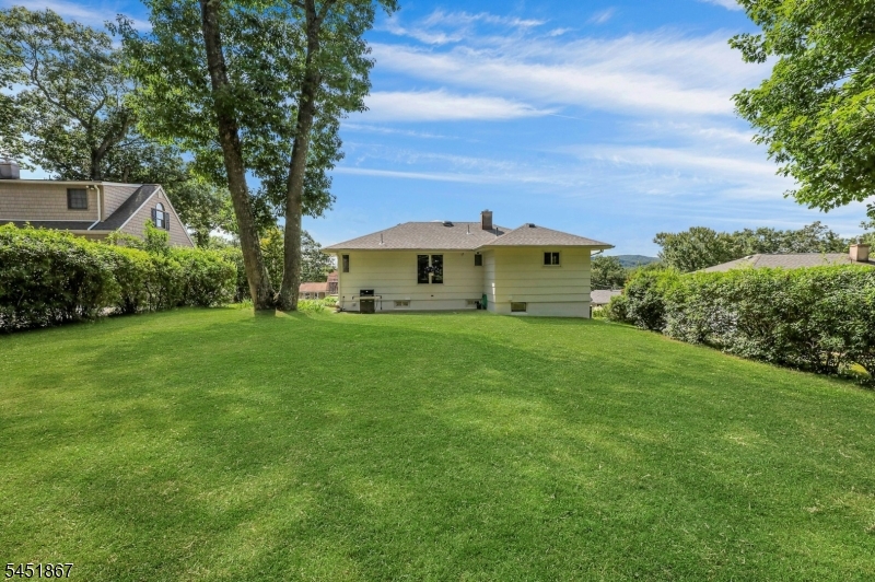 37 Hilltop Ter Property Photo 21