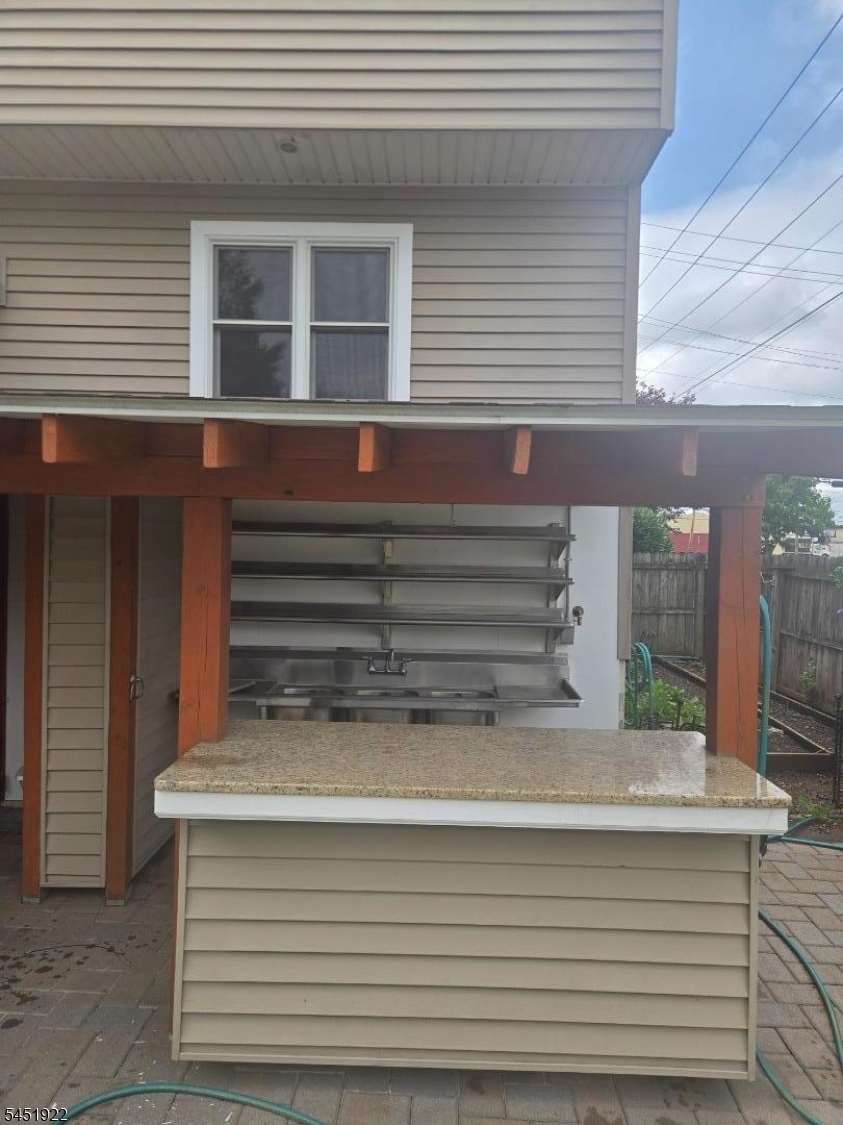 14 Larch St Property Photo 21