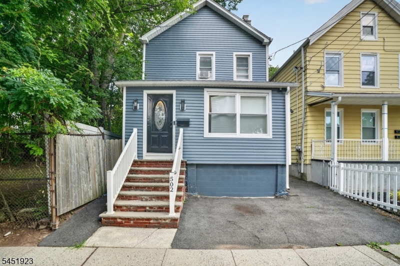 502 Burnside St Property Photo 1