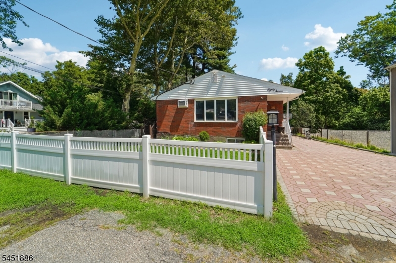 87 Berkshire Ave Property Photo 32
