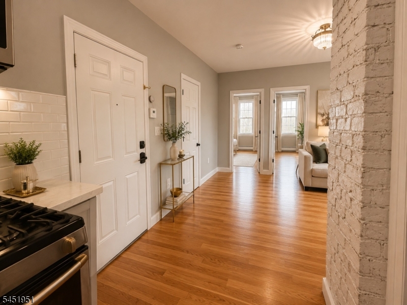305 Cator Ave Property Photo 3