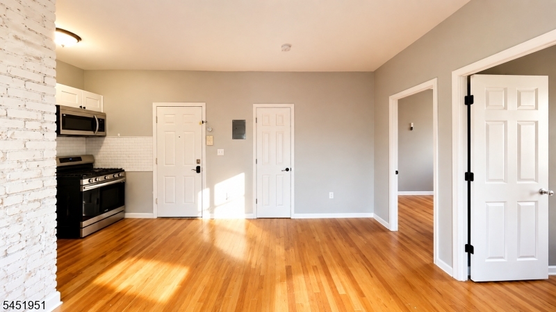 305 Cator Ave Property Photo 8