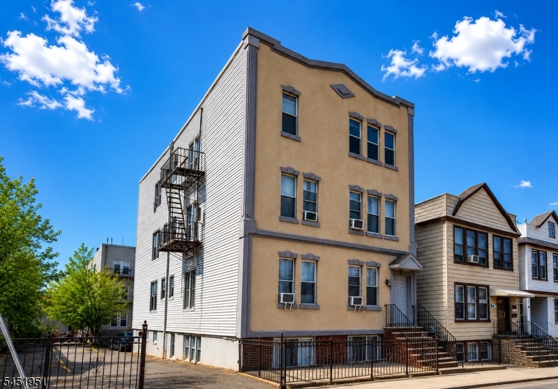 305 Cator Ave Property Photo 17