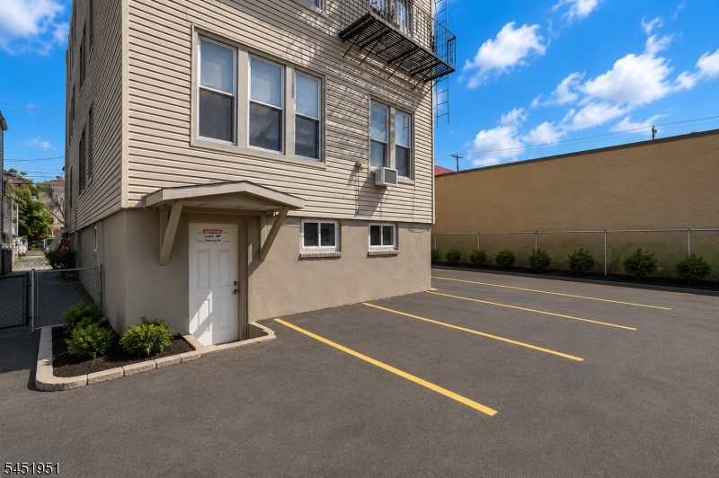 305 Cator Ave Property Photo 18