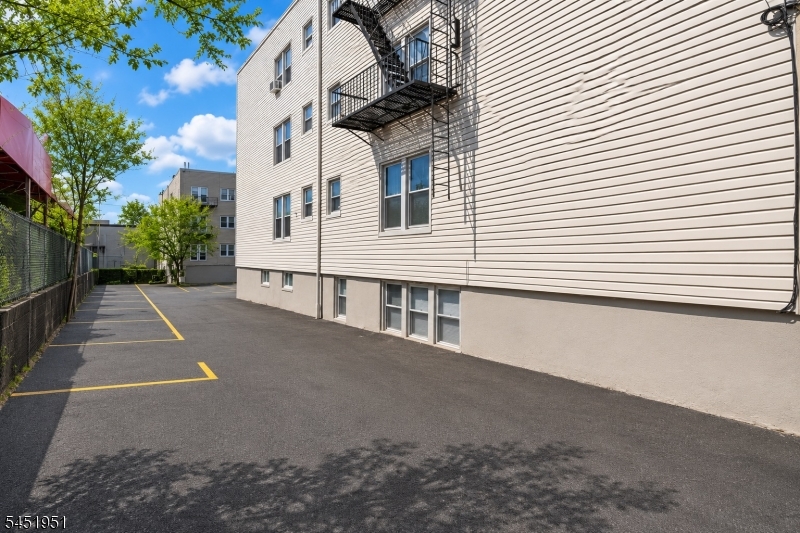 305 Cator Ave Property Photo 20