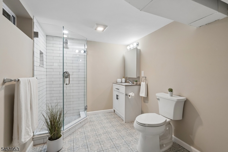 72 Rose Ave Property Photo 16