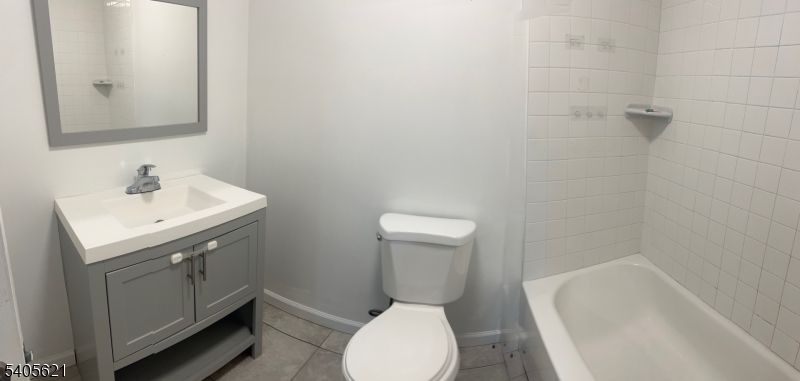 111 Pennington St Property Photo 9