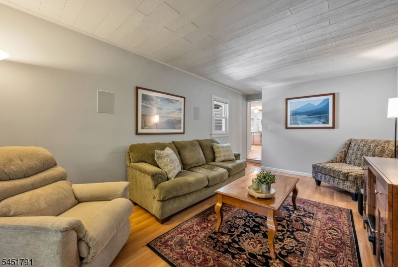 19 Edgewood Rd Property Photo 15