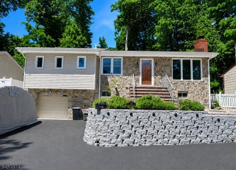 32 Mountain Ave Property Photo 1