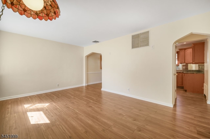 9 6th St Property Photo 2