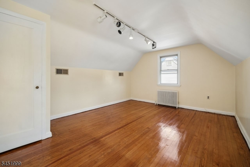 9 6th St Property Photo 17
