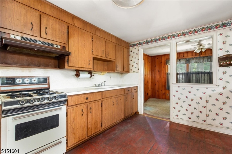 1014 Raritan Rd Property Photo 5
