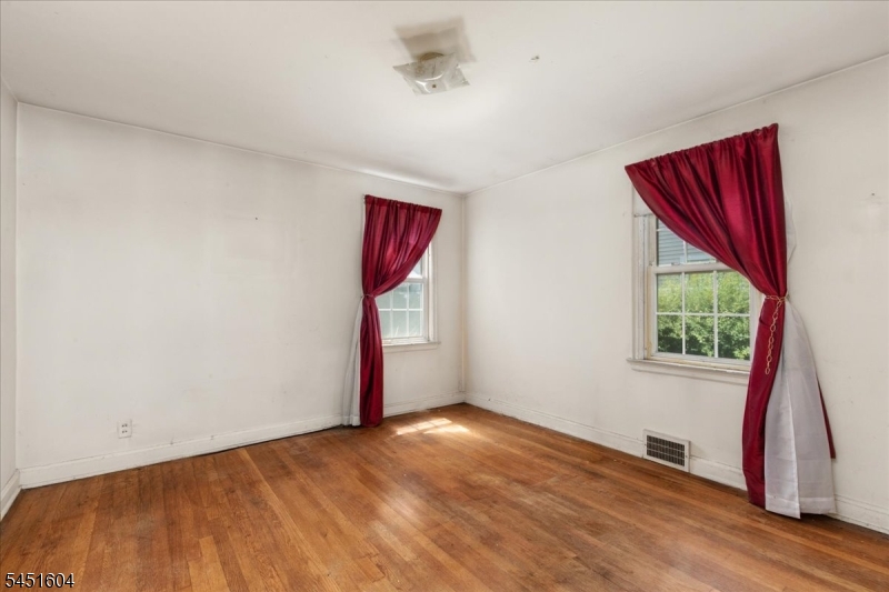 1014 Raritan Rd Property Photo 9