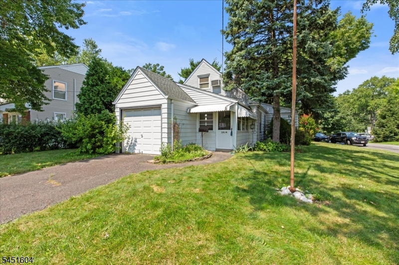 1014 Raritan Rd Property Photo 22