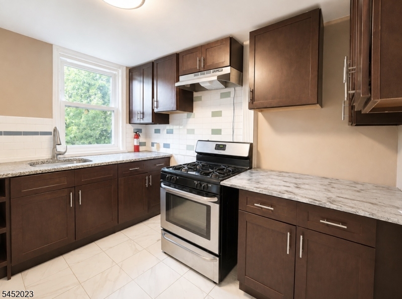31 White St Property Photo 1