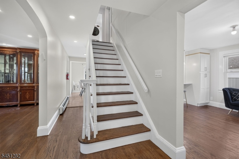 112 Rosewood Ter Property Photo 4