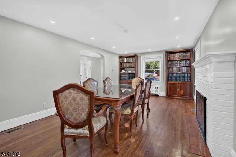 112 Rosewood Ter Property Photo 13