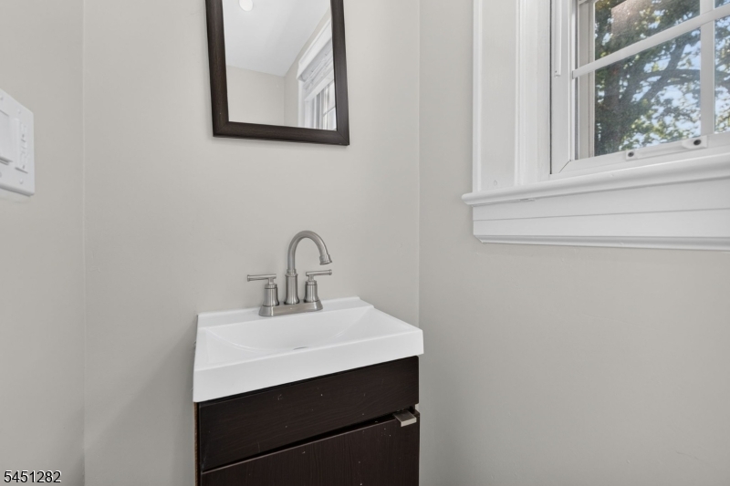 112 Rosewood Ter Property Photo 14