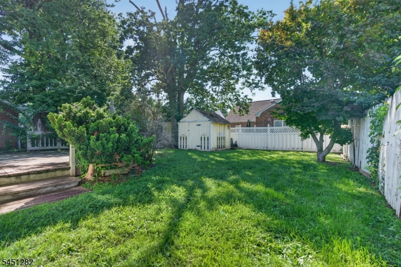 112 Rosewood Ter Property Photo 33