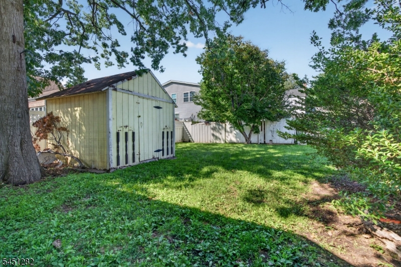 112 Rosewood Ter Property Photo 34