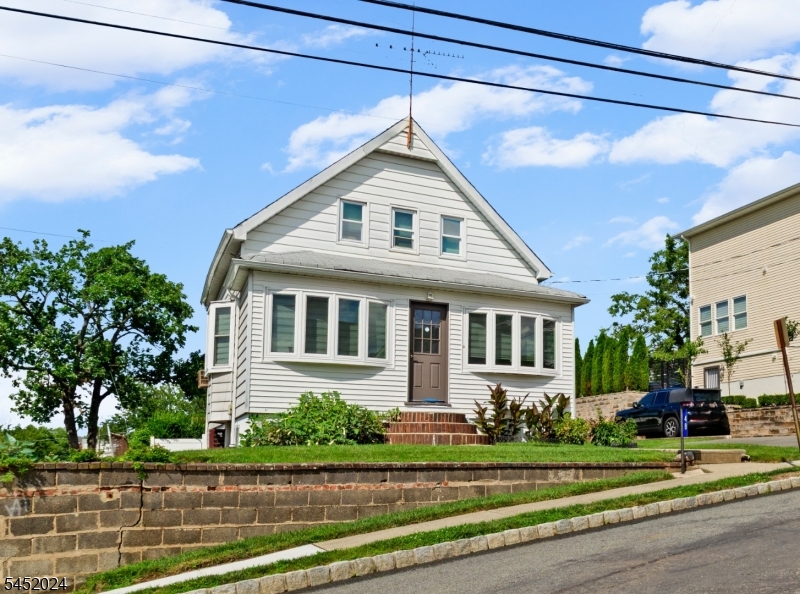 48 Cedarhurst Ave Property Photo 1