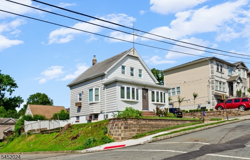 48 Cedarhurst Ave Property Photo 2