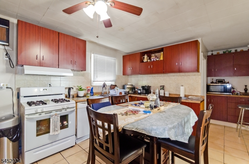 48 Cedarhurst Ave Property Photo 3