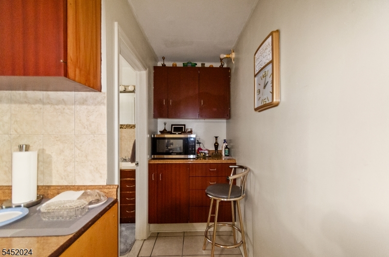 48 Cedarhurst Ave Property Photo 4