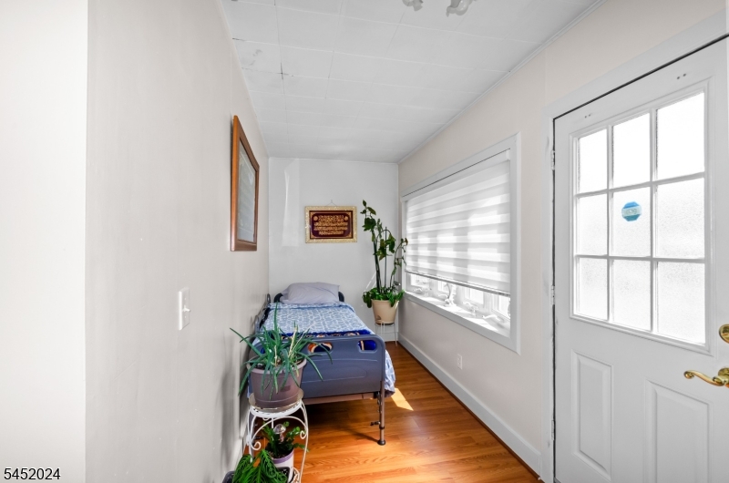 48 Cedarhurst Ave Property Photo 9