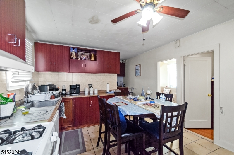 48 Cedarhurst Ave Property Photo 12