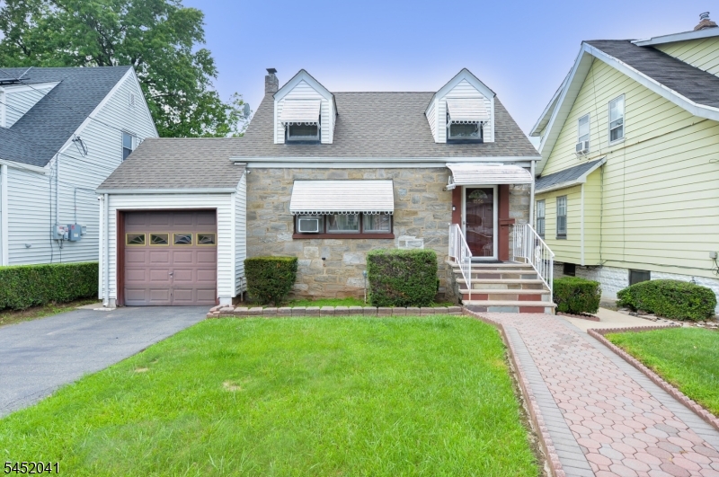 1556 Wyndmoor Ave Property Photo 1