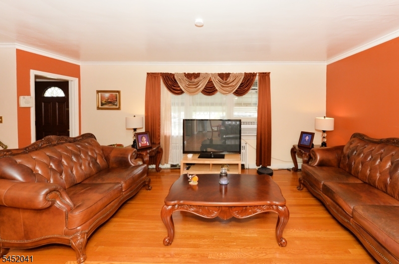 1556 Wyndmoor Ave Property Photo 2