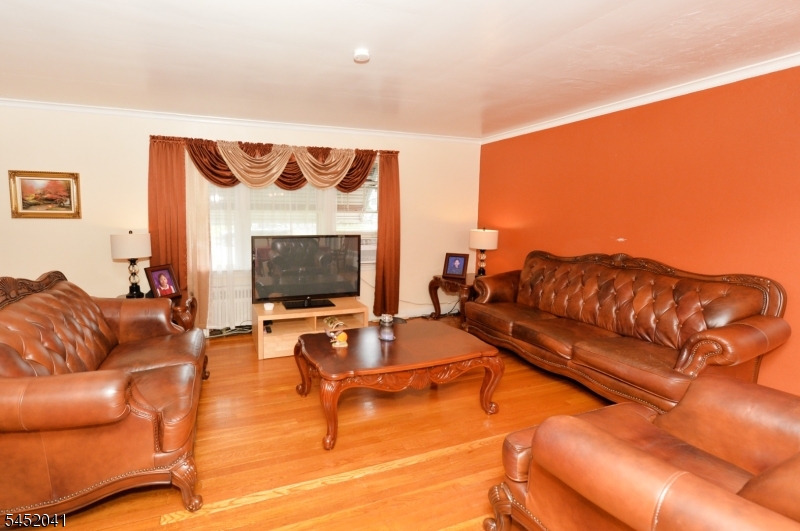 1556 Wyndmoor Ave Property Photo 3