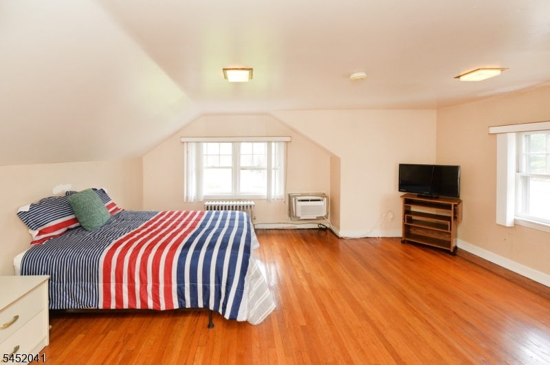 1556 Wyndmoor Ave Property Photo 18