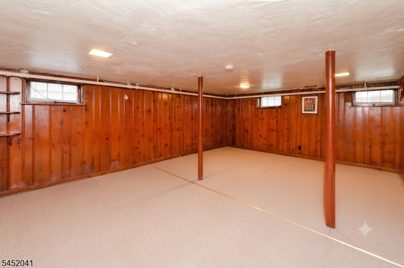 1556 Wyndmoor Ave Property Photo 20