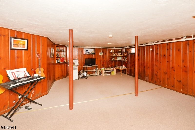 1556 Wyndmoor Ave Property Photo 21