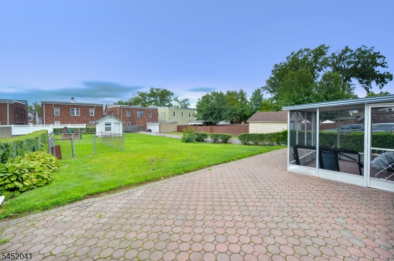 1556 Wyndmoor Ave Property Photo 24