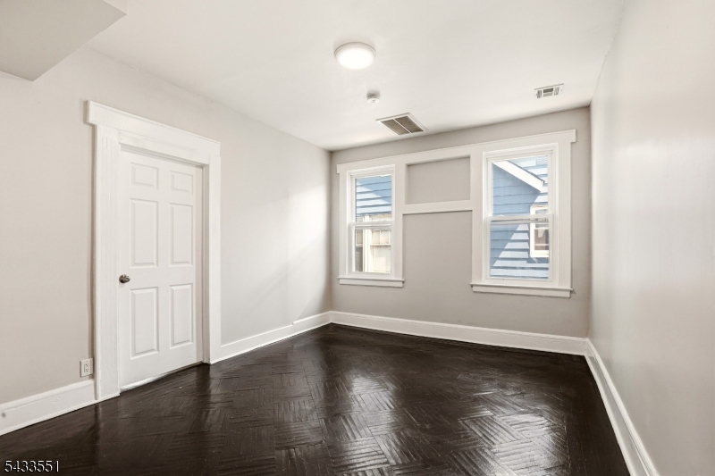 28 Underwood St Property Photo 1
