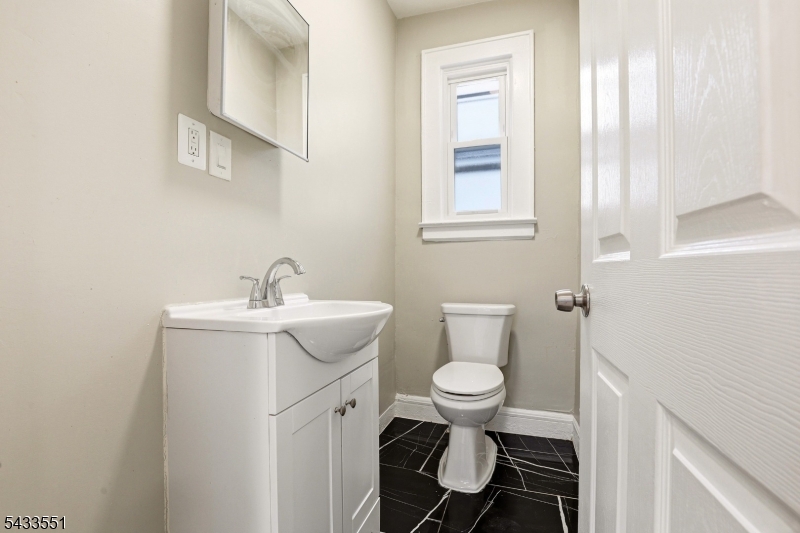 28 Underwood St Property Photo 9