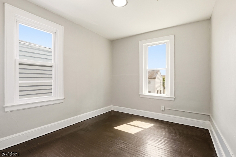 28 Underwood St Property Photo 11