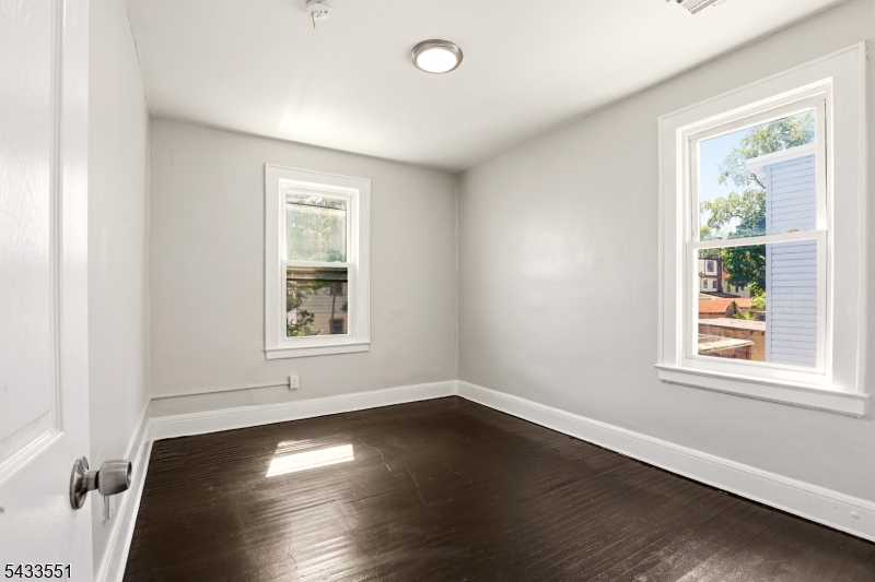 28 Underwood St Property Photo 12